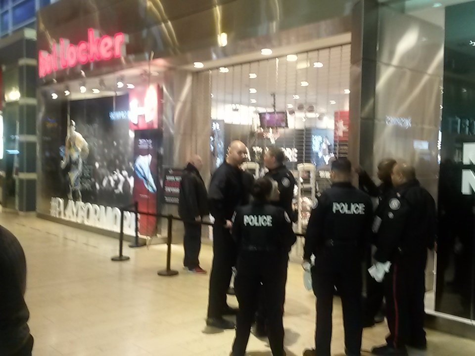 MPanday's tweet image. If my phone was charged, I'd keep you all updated. #StephCurry