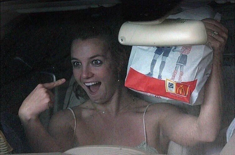 odeioviver's tweet photo. "Mc Donald's é muito prejudicial, você deve parar de comer." https://t.co/tVRal5cWGO
