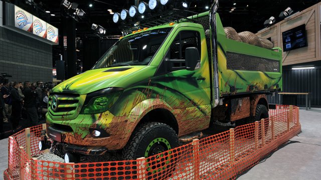 Sprinter Extreme concept has super strength, unlimited capability. It's big, stretching over 20 feet from end-to-end