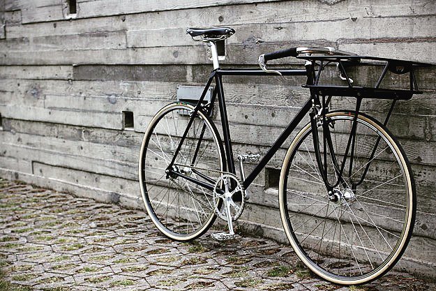 InstaBicycle's tweet photo. Via @albanbikebags: Mr Porteur | #bike #cycling #style #city #fixedgear #fixie #rideinstyl… https://t.co/BA6Lm33UlH https://t.co/vf925FRzYf