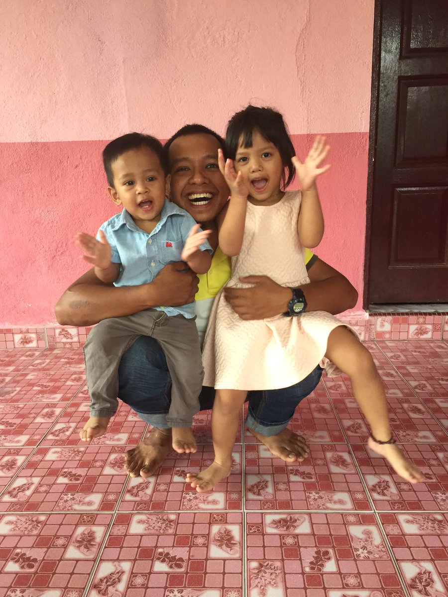 A_ngah's tweet photo. Pergimu tiba2, meninggalkan 2 permata berharga,, damailah engkau disana #alfatihah #12feb2016 https://t.co/QRSvL7XbSz