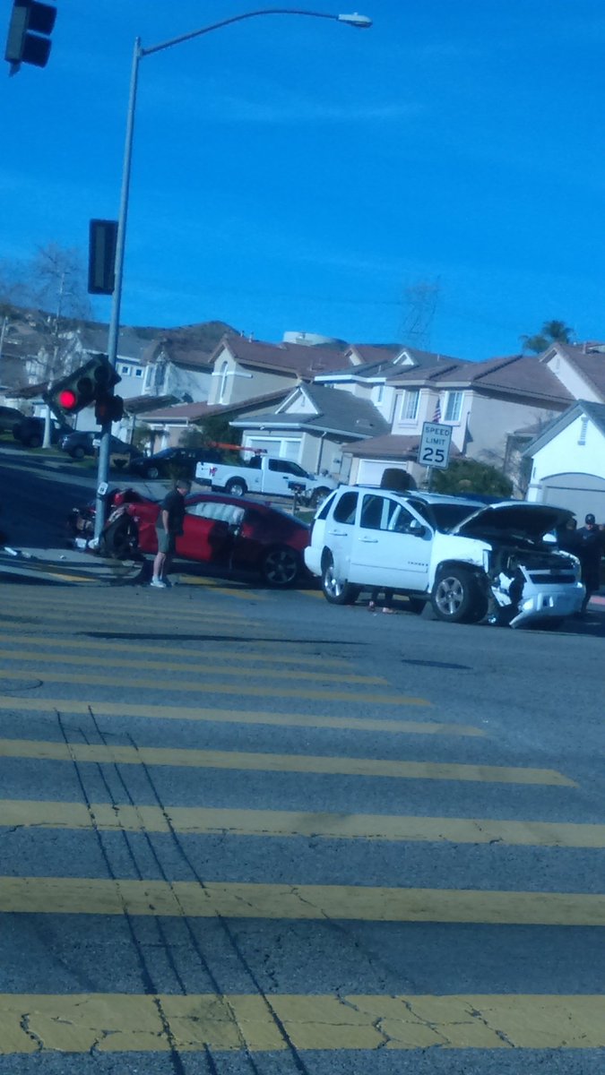 BWilliam1711's tweet photo. Watchout guys another accident on Plum Canyon and Golden Valley rd #scvsignal https://t.co/6OF4g0qqSc