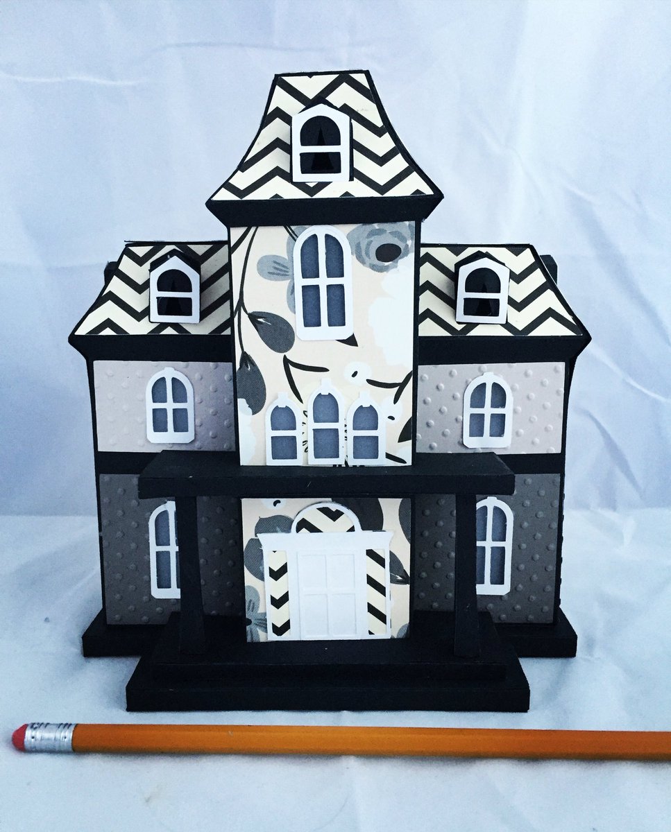 juliehudy's tweet photo. Tiny house. @svgcuts @silhouetteam #maplemanor https://t.co/x5qsaMI1ya