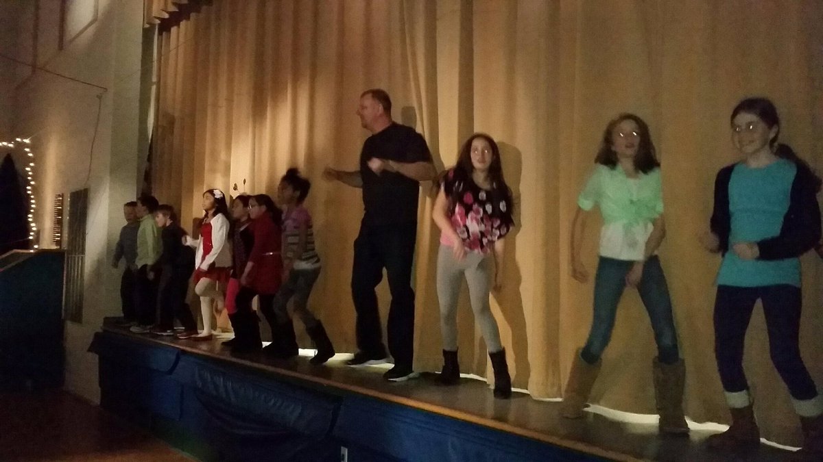 StephenDuff5's tweet photo. We can "heartly" believe how much fun we're having! #WCESValentinesDance2016 https://t.co/NeMPUQhzC0