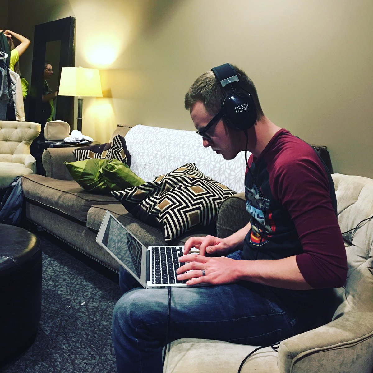 Damacmuzik's tweet photo. In the green room. @rpmoriarty is going over details for the set. Ready for tonight #DaDrummer #Ignite #Dallas #Show https://t.co/gfkR2p8oyM