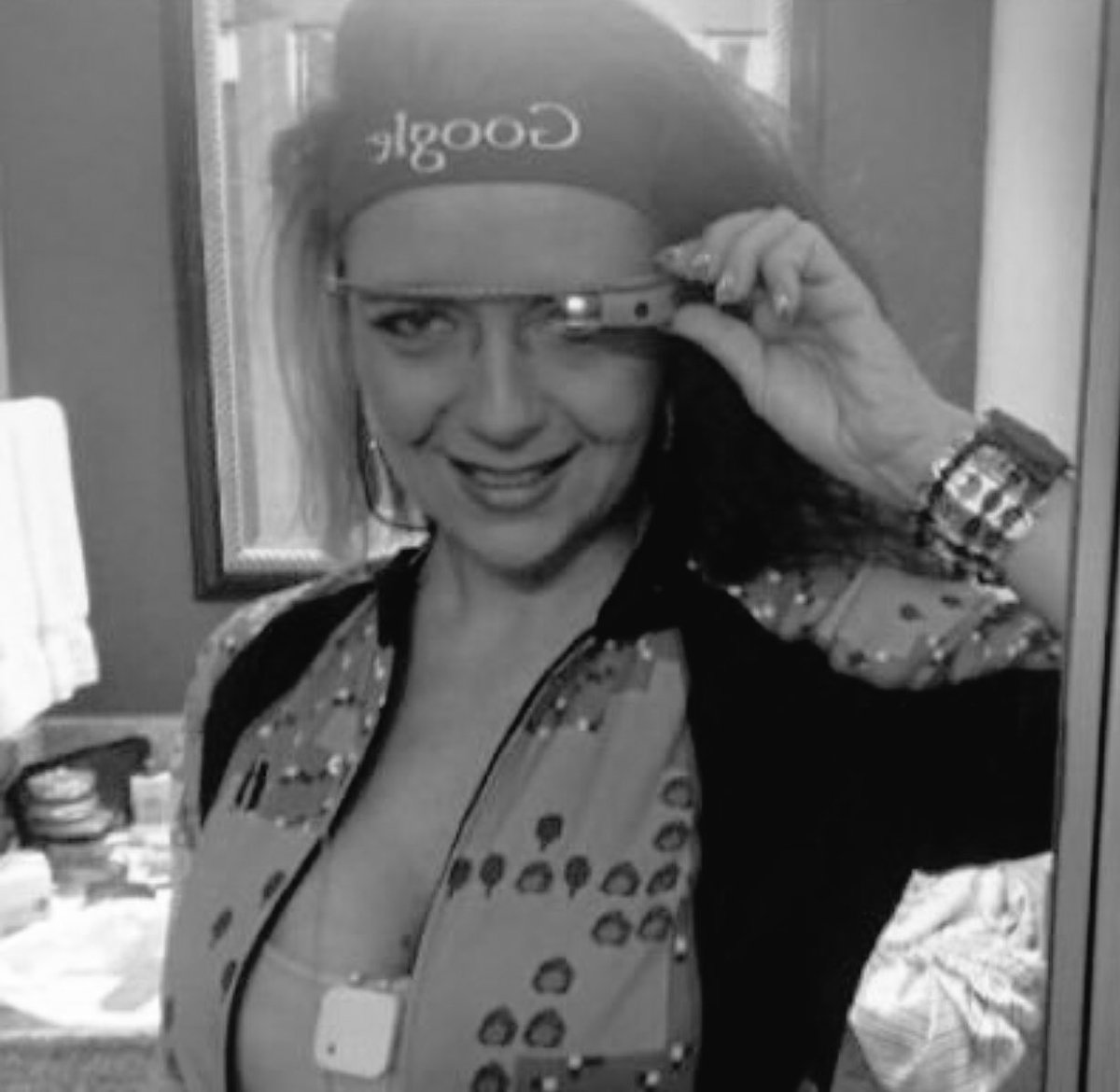 SignForGlass's tweet photo. https://t.co/px5YfalV2d #Founder &amp; #CEO @ExplorerChara 👍🏼 #ASL #WearableTech #App https://t.co/plkZKl3sf4