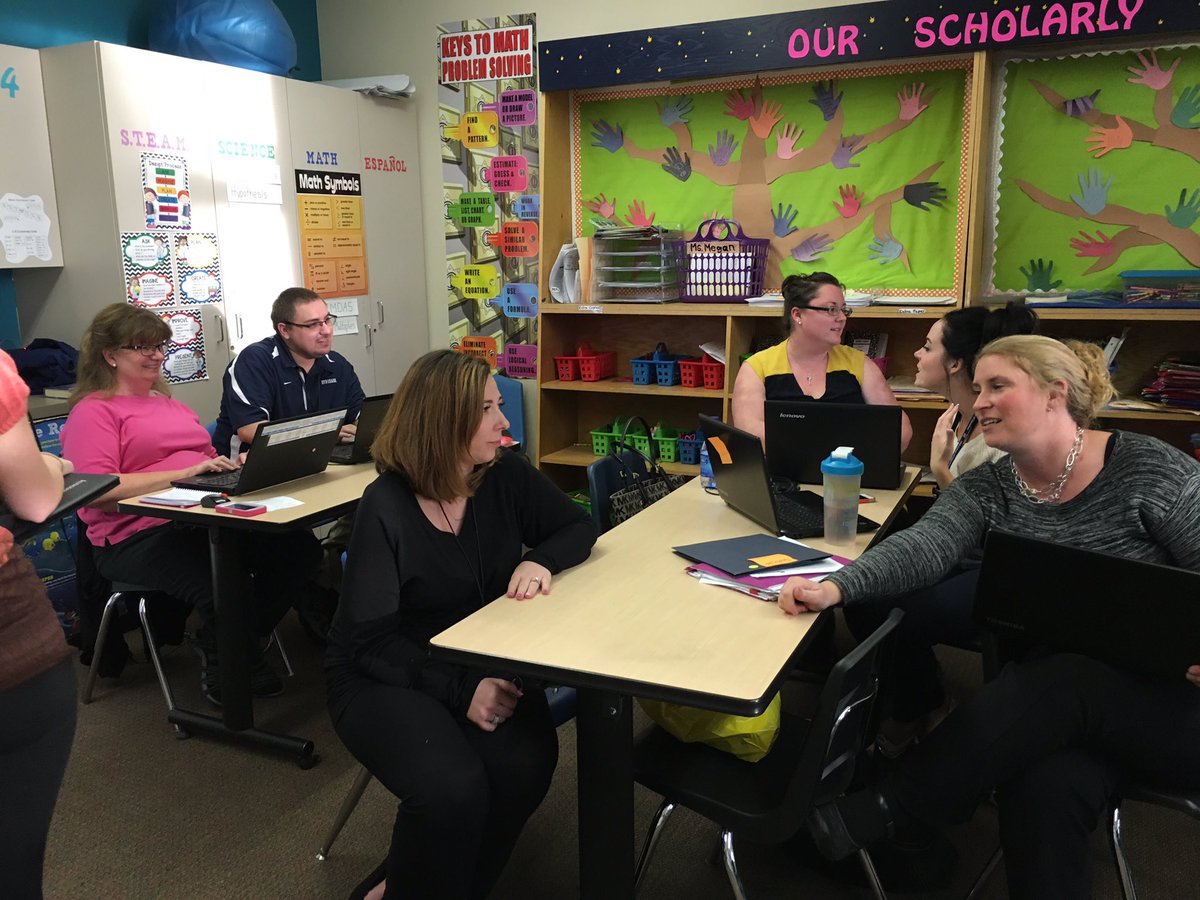 davechilders's tweet image. Pretty challenging to get teachers f/ 2:30-4:30 on a Friday before a three-day weekend. But @level33org can do it!