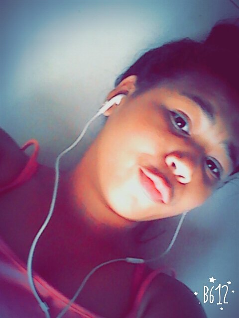GutierrezYulit's tweet photo. Tarde de relax escuchando musiikita para drogar mis sentimientos 😢😋😎😜😝😉☺🎤🎧🎤🎼🎵🎶🎵🎼🎧🎤🎤🎧🎼🎵🎶 https://t.co/rQxkggqY3N