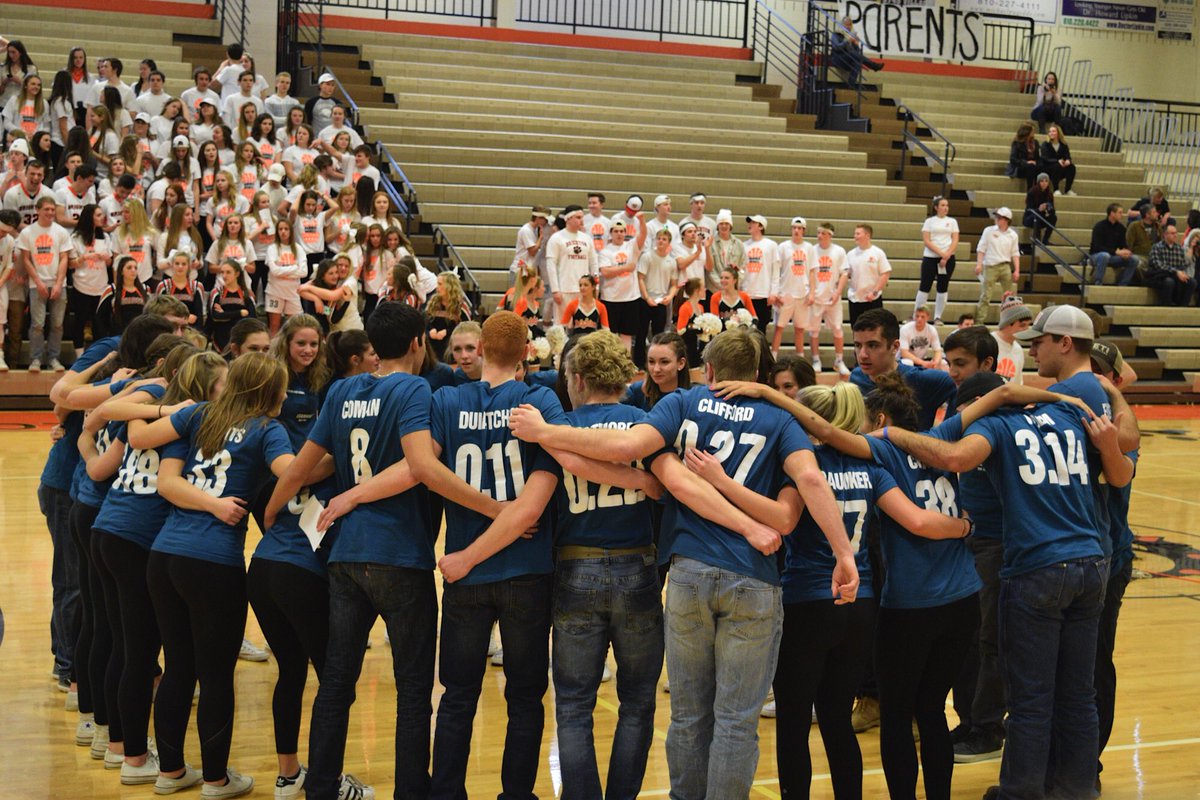 SENIORSBHS2016's tweet photo. Leadership class https://t.co/6VPDbhM4Ac