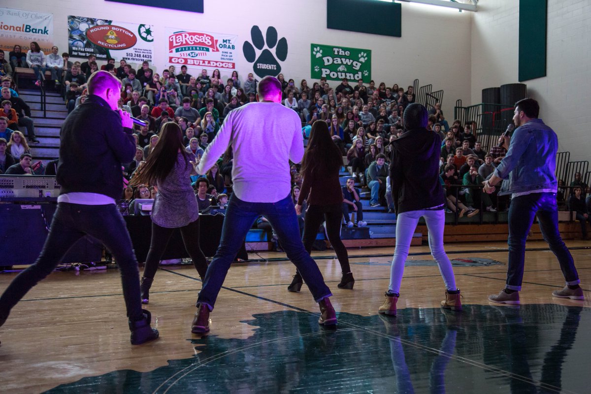 7hillschurch's tweet photo. God moved and used our students/interns with @LegacyCulture to reach 625 students at another HS assembly today! https://t.co/qaMMoiqsHe