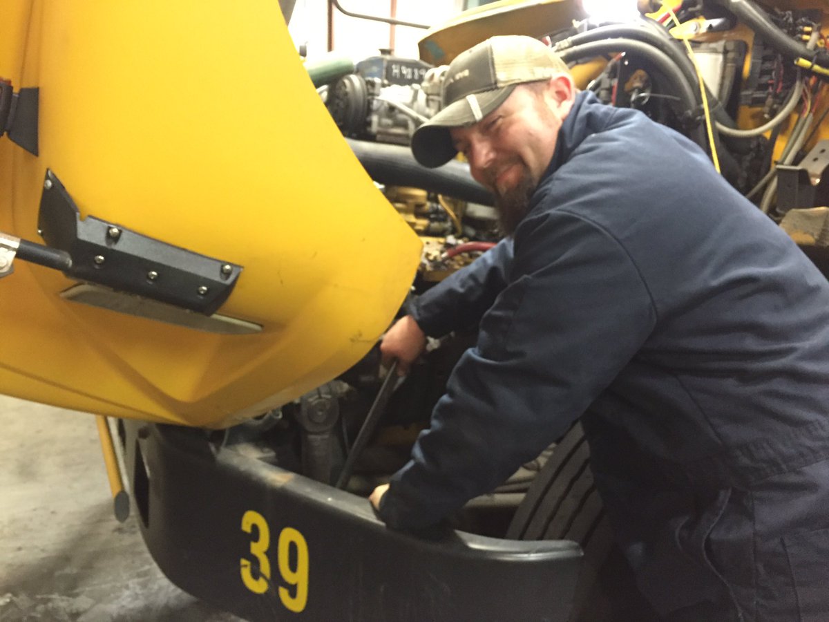 CharMeckSchools's tweet photo. Our final #MeetCMS location was 1 of 5 garages. Here on Wilkinson, Jimmy & his team keep our buses in tip-top shape. https://t.co/SZwMu4R82U