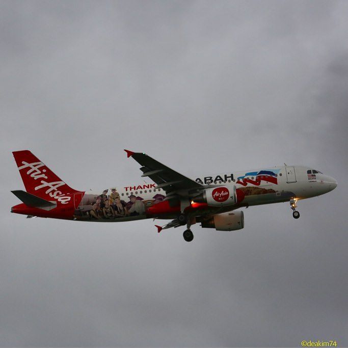 DeltaBravo33's tweet photo. Instagram : by deakim74 - 9M-AHT #airasia #9maht #airbus #a320 #thankyousabahlivery #thankyousabah #soekarnohattaai… https://t.co/Czxs5MqFrx