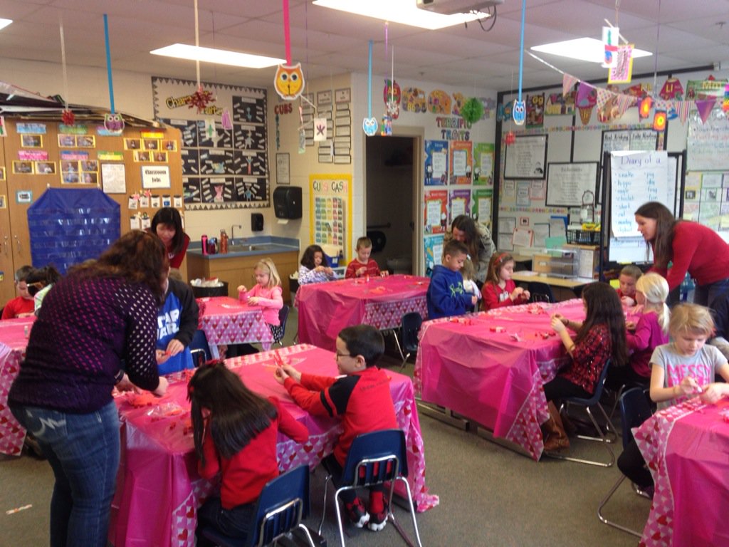 MrsThomasWDS's tweet photo. Such an AMAZING Valentine's Day Party!  Thanks to all the parents that volunteered to donate and/or attend!:) https://t.co/jbzAjjDFlg