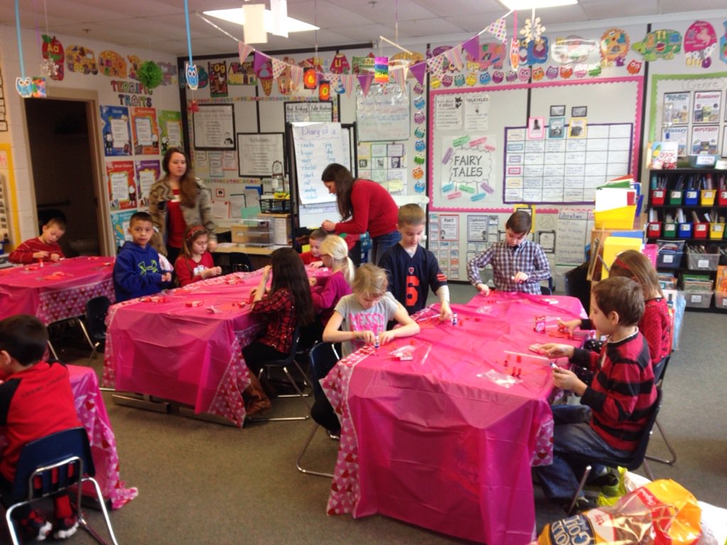 MrsThomasWDS's tweet photo. Such an AMAZING Valentine's Day Party!  Thanks to all the parents that volunteered to donate and/or attend!:) https://t.co/jbzAjjDFlg
