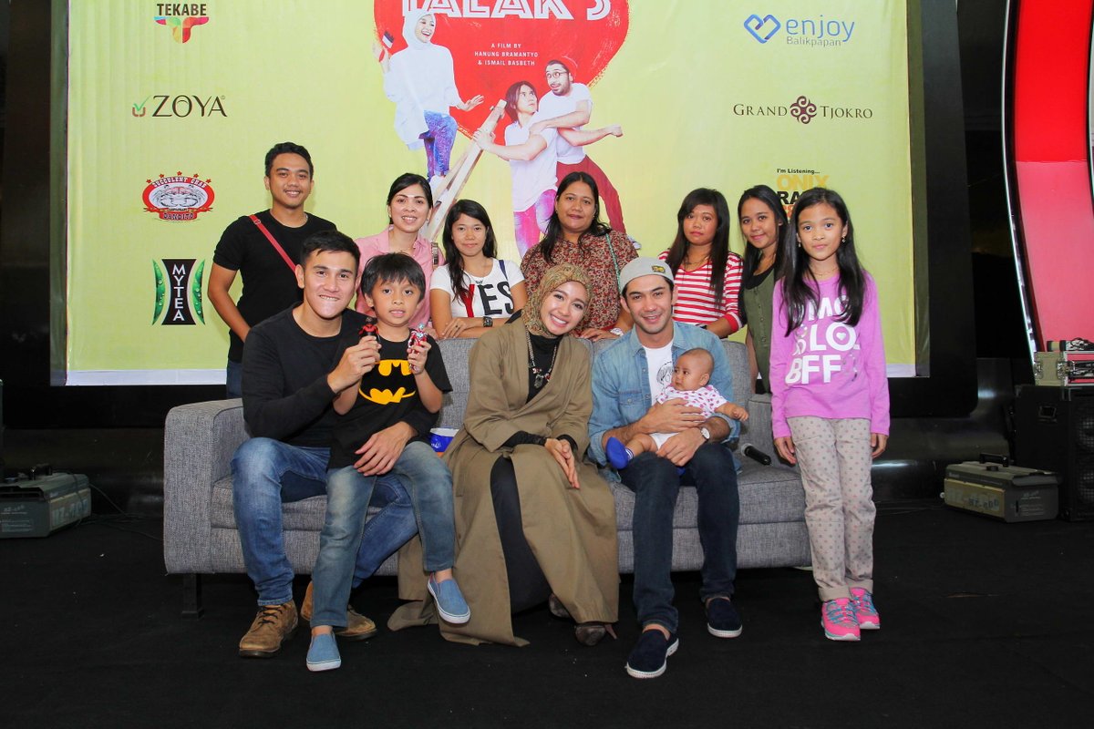 28. Foto Group " #FilmTALAK3 " --- Other foto bisa di download disini dropbox.com/sh/yy0hfa5bjje…