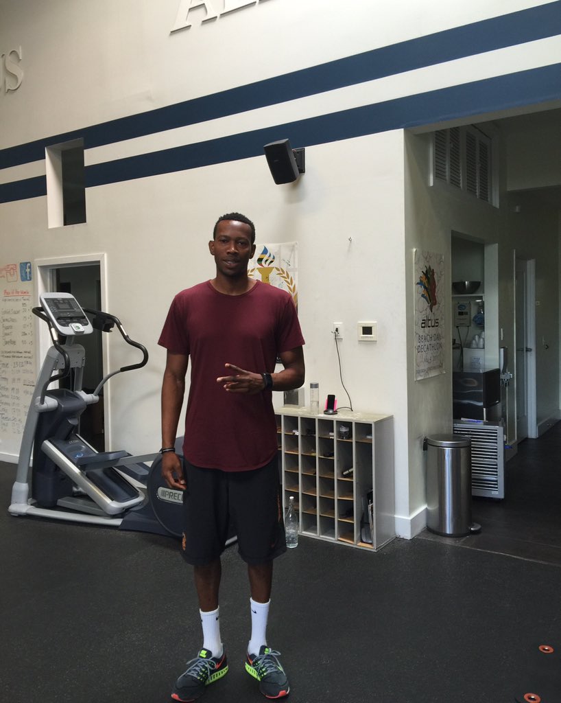 RRReggieWyatt's tweet photo. It's not how hard you work it's how smart you work! Time to fine tune with @altushealth #AltusHealth #RoadToRio https://t.co/7IlyEN35bv