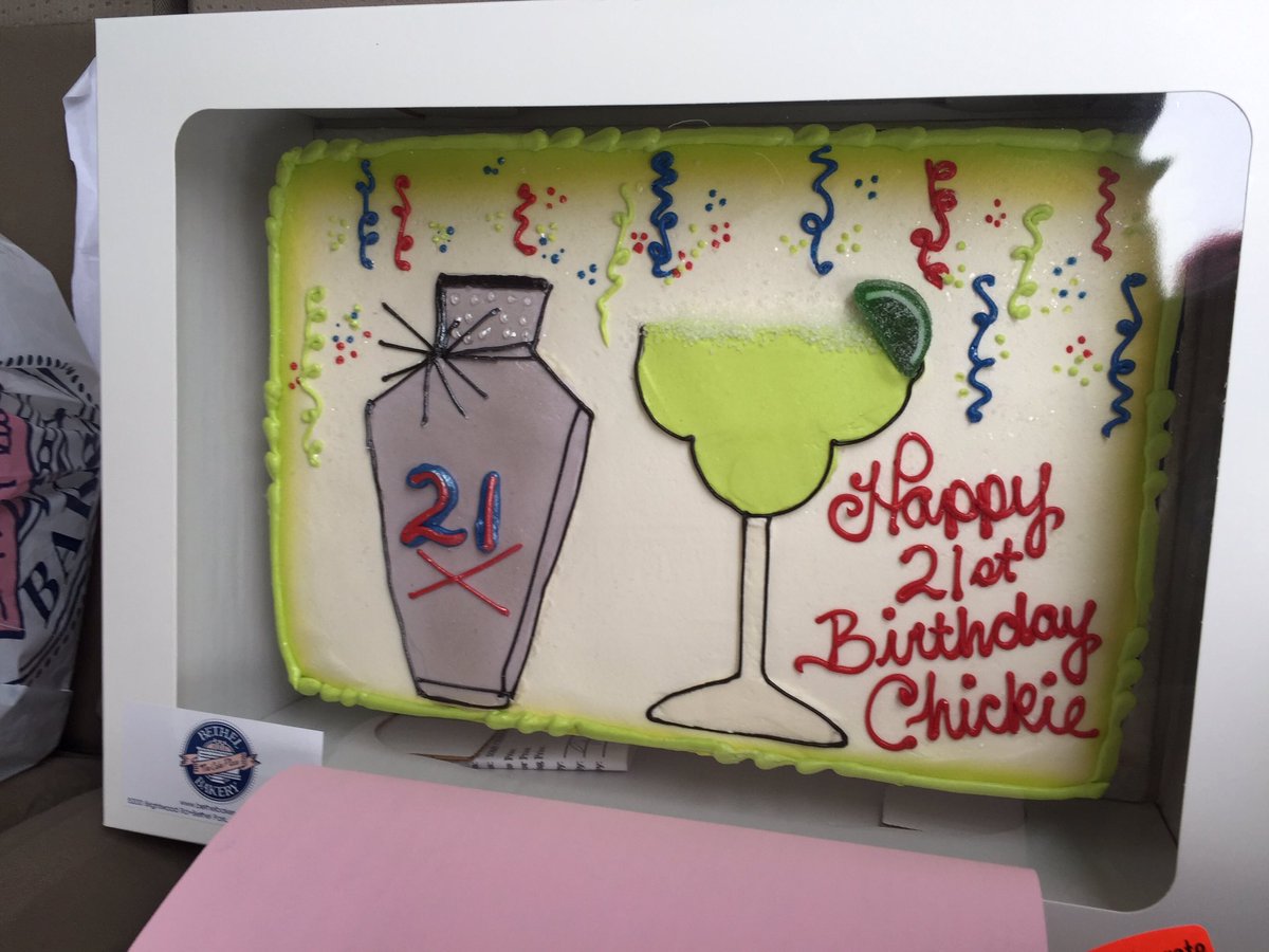 jer_bear5's tweet photo. The best sister got me the best cake 💃🏻🎉 https://t.co/nzoMAg6EIy