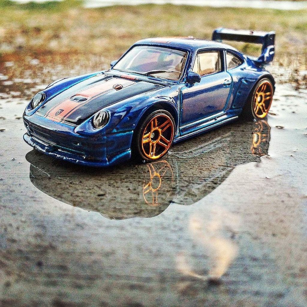 HuppBy2TDs's tweet photo. #HotWheels #Porsche #993 #GT2 #DCAcrew #HWC_CREW #thatsupercrazynut_cru #HotWheelsPhotography #hwc_boangles #HotWhe… https://t.co/F2f2gox5Cx