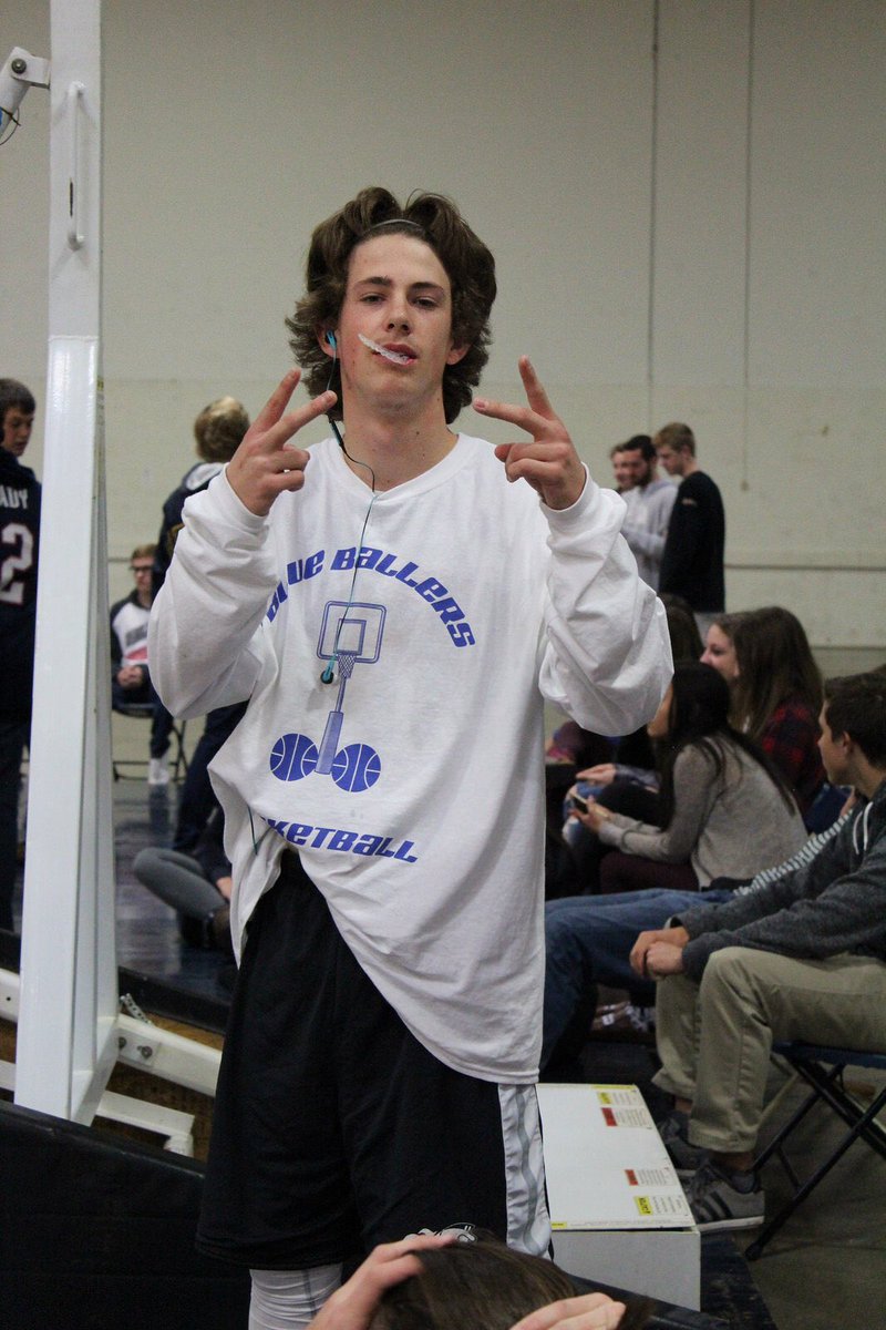 schallers99's tweet photo. @BlueBallersHS game at 9 o'clock @ tech events watch your boys go 5-0 #blueballerstakeover https://t.co/rfQ4CIaLSk