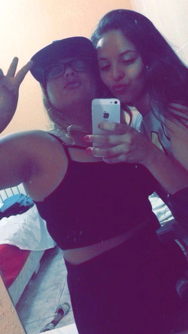 letsgalvao's tweet photo. Estávamos bem #ultimanoitecomoculos #quegrau #soalegria 🚨🍻🎉😻💜 https://t.co/7stRbutyFJ