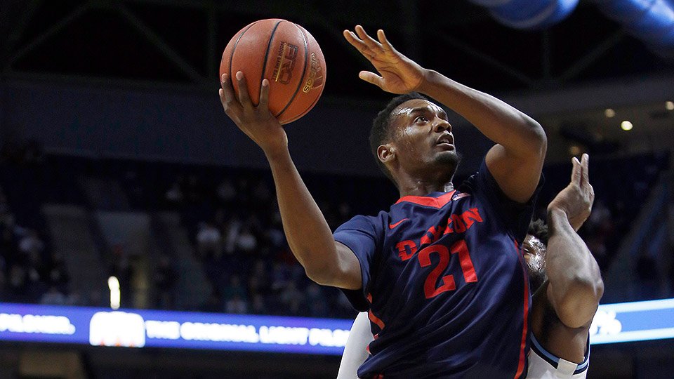 si_ncaabb's tweet photo. No. 19 Dayton hangs on to beat Rhode Island 68–66! Dyshawn Pierre led the way with 17 pts. Flyers stay atop A 10. https://t.co/TAfGQIlqhn
