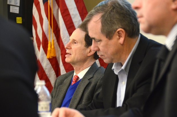 Oregonian's tweet image. Oregon senators: Portland's toxic air is 'public health emergency'  bit.ly/2107QYW