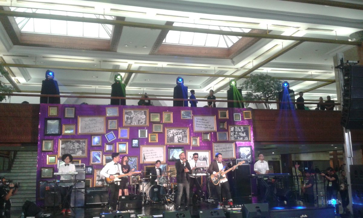 merchmaniacs's tweet image. Now on stage @SVSoulvibe 
#KahitnaLOVEfestival #MMLivetweet #MMmedia