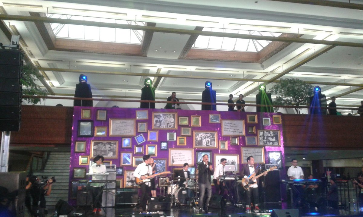 merchmaniacs's tweet image. Now on stage @SVSoulvibe 
#KahitnaLOVEfestival #MMLivetweet #MMmedia