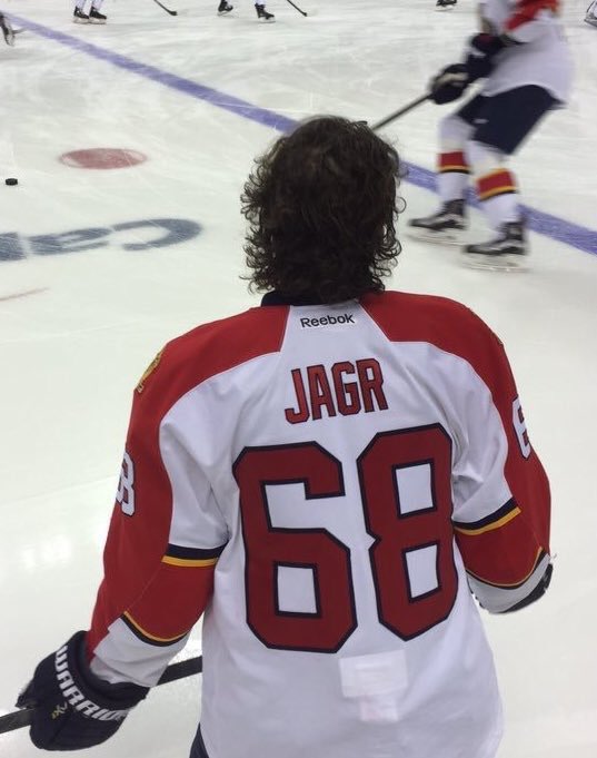 DailyHockeyFlow's tweet photo. Who else is hyped he's bringing back the mullet? https://t.co/6f3BmT2FvL