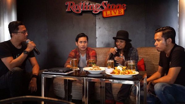 RollingStoneINA's tweet photo. VIDEO: Apa yang Gugun Blues Shelter inginkan dari Raisa?
Simak di https://t.co/2AUIvrQVrV https://t.co/YlaBUGQOlt