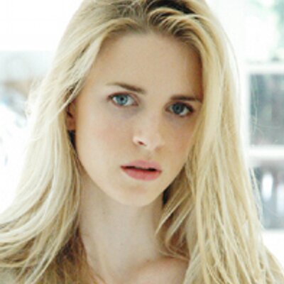 If u haven't seen this #woman act, ur missing out on life.  @britmarling is one I really admire! #FF<a href="/tag/woman"class="tags">#woman</a><a href="/tag/ff"class="tags"><span>#ff</span></a><a href="/tag/womeninfilm"class="tags"><span>#womeninfilm</span></a>