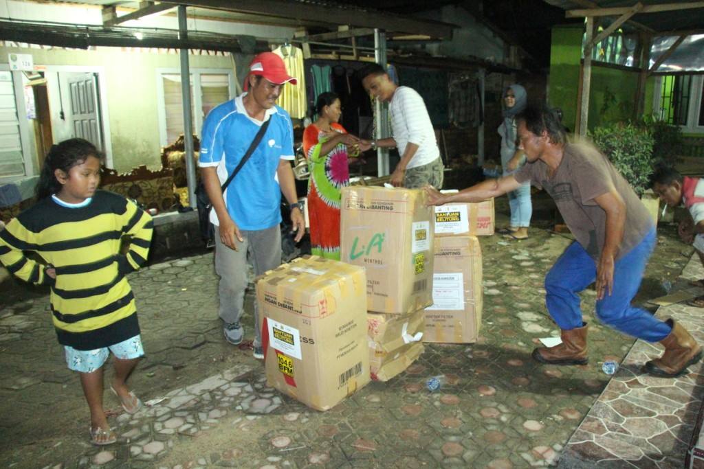 Bntuan dr Msyrakat Belitung via BFM <a href="/912HITZfm/">Radio HITZfm 91.2</a> &amp; <a href="/berehun/">berehun organizer</a> telah slsai kami sebarkan pd 12 Feb 2016 #prayforbangka