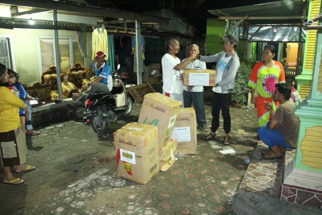 Bntuan dr Msyrakat Belitung via BFM <a href="/912HITZfm/">Radio HITZfm 91.2</a> &amp; <a href="/berehun/">berehun organizer</a> telah slsai kami sebarkan pd 12 Feb 2016 #prayforbangka