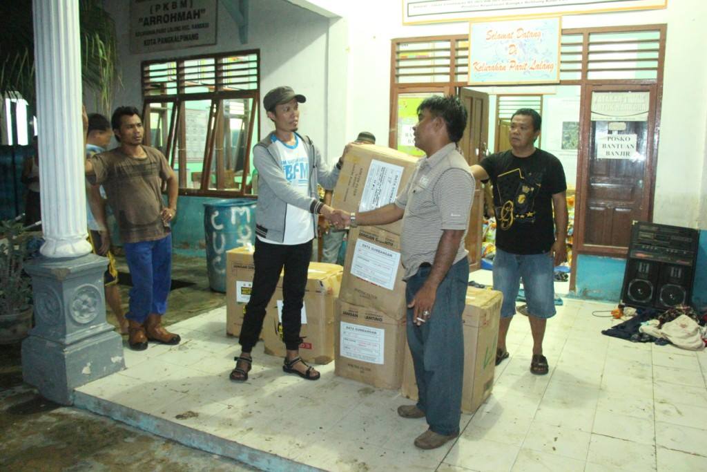 Bntuan dr Msyrakat Belitung via BFM <a href="/912HITZfm/">Radio HITZfm 91.2</a> &amp; <a href="/berehun/">berehun organizer</a> telah slsai kami sebarkan pd 12 Feb 2016 #prayforbangka