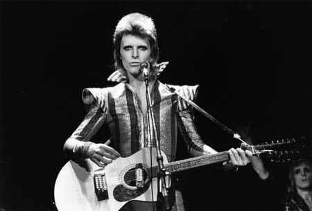 Punchline_Prod's tweet photo. "Mi música explica lo que siento por mi". DB... Pronto más info... cc @chopicotv @Guatonsalinas @DavidBowieReal https://t.co/xtL5IIEk2r