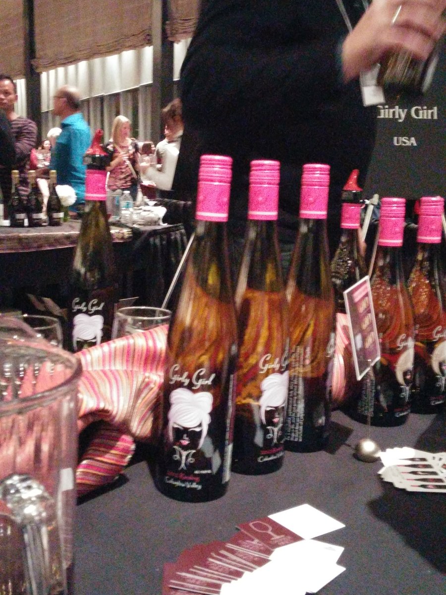 CaskadeWines's tweet photo. @Winefest hot @GirlyGirlWines is #Sofi https://t.co/rruqNwUSqc