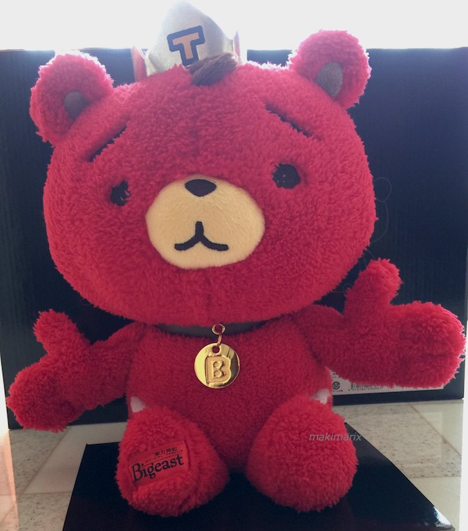 まきまり 東方神起tb赤クマちゃんが届きました ﾉ ふわふわモコモコの感触可愛いです ポケットにペンラ 箱も凝ってます T Co Md4t9bxlhu
