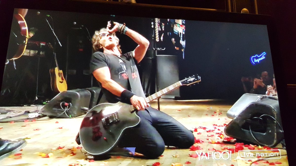 7JenSmith's tweet image. Thanks @rickspringfield for being in my home tonight.