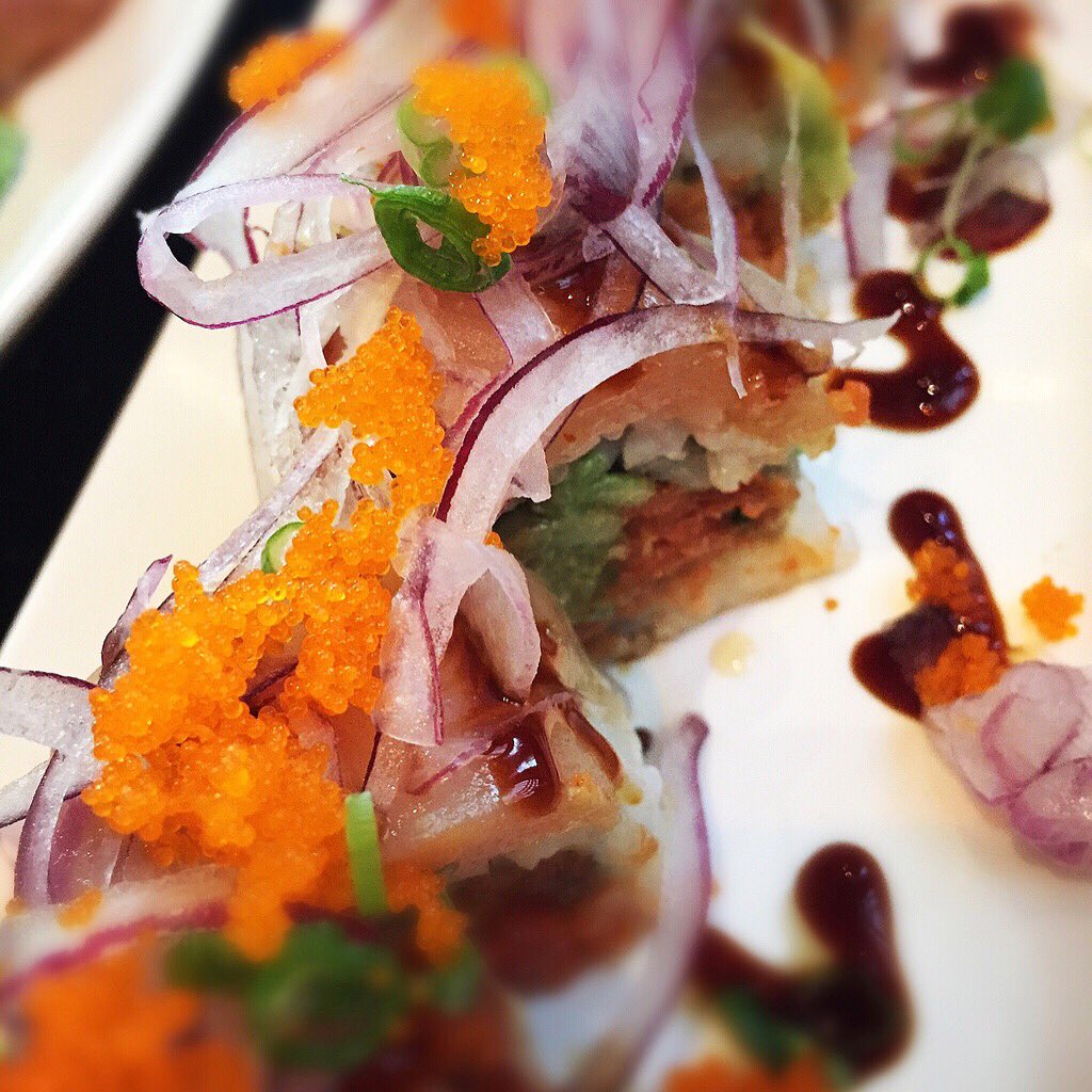 Karinehnyc's tweet photo. #farmtotable #farmersmarket #cookbook #tastemade @tastemade @tastingtable #sushi #fishrow @alicelouisewaters https://t.co/QtHpwSlYaD