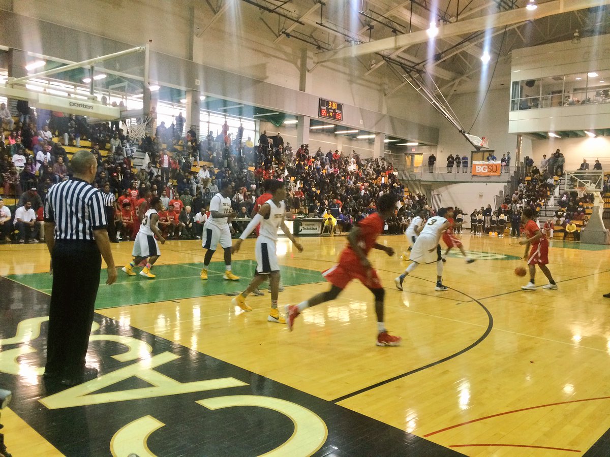 EEVP survives scare against Northwestern on <a href="/on_mywayj/">Jaylin</a>'s lay-up as time expired. 🏀📝
michiganpreps.n.rivals.com/news/eevp-surv…