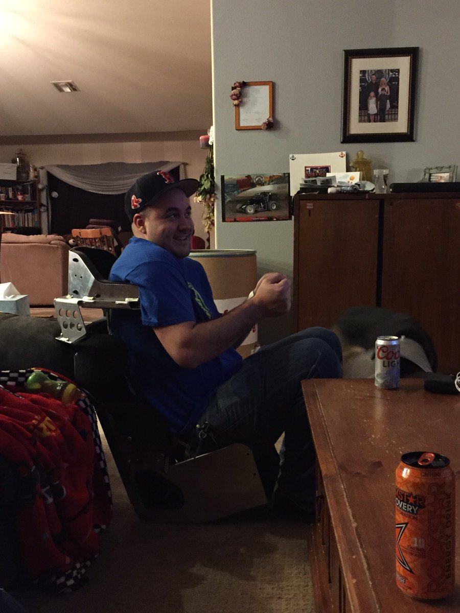 Erin_B99's tweet photo. @SpeedShiftTV   Tony Steele doesn't fit in the new seat!  #WinterNats https://t.co/MgB6xCpl8J