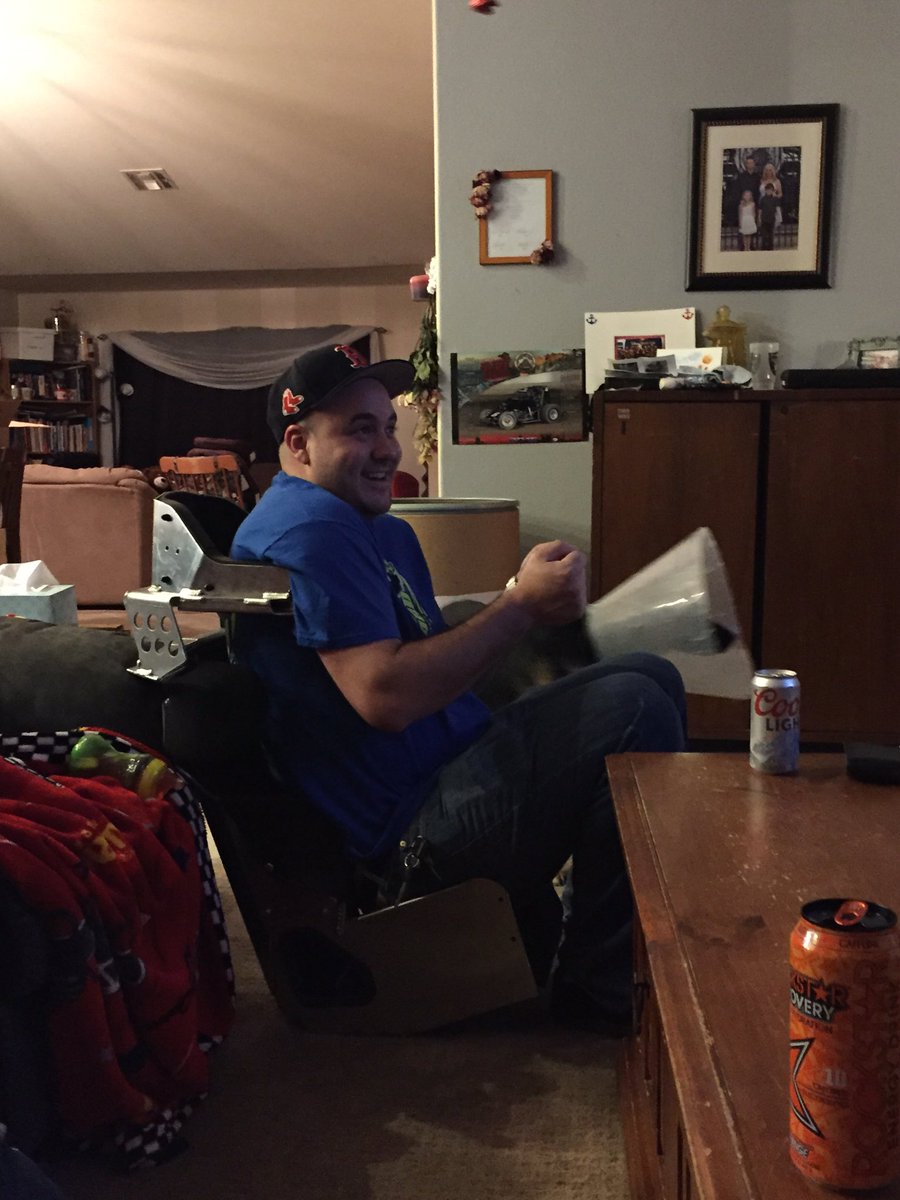 Erin_B99's tweet photo. @SpeedShiftTV   Tony Steele doesn't fit in the new seat!  #WinterNats https://t.co/MgB6xCpl8J