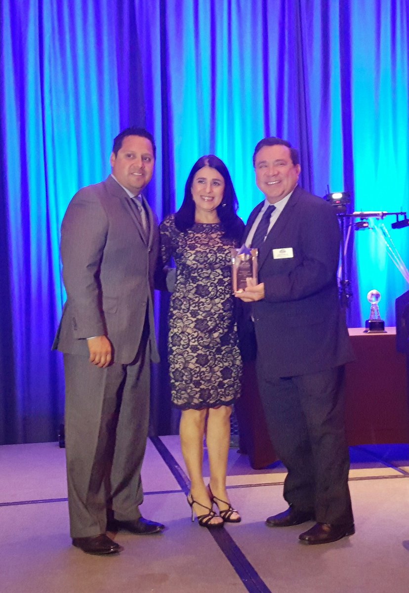 LGonzalez_20's tweet image. Thank you @SanYsidroBID for honoring @WellsFargo with @UETA Corporate Citizen of the year award! #smallishuge