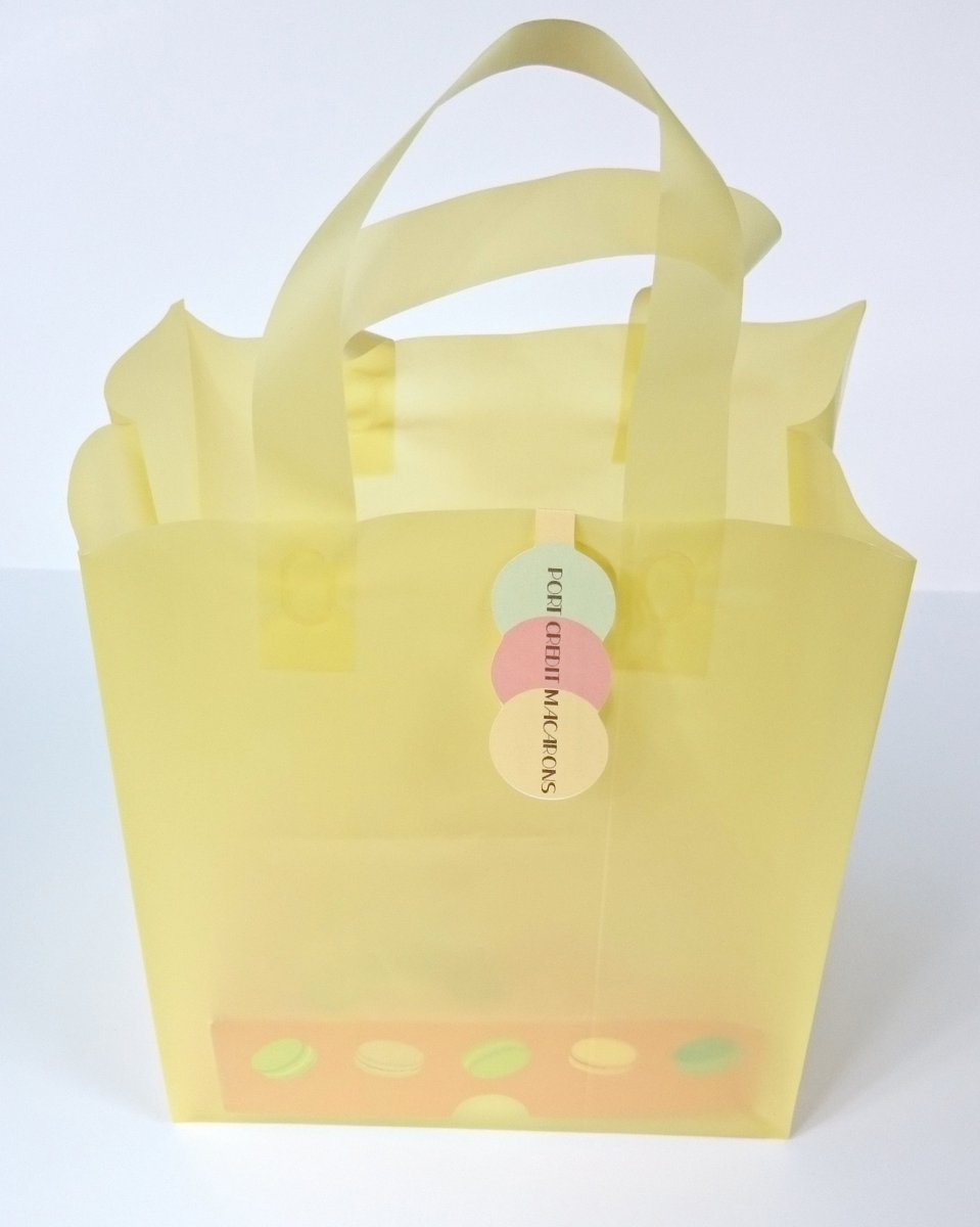 MacaronsGTA's tweet photo. Perfect gift for #ValentinesDay , #macarons at https://t.co/FgZUBoF30P , Best things in life are sweet. https://t.co/OftmqIZdSd