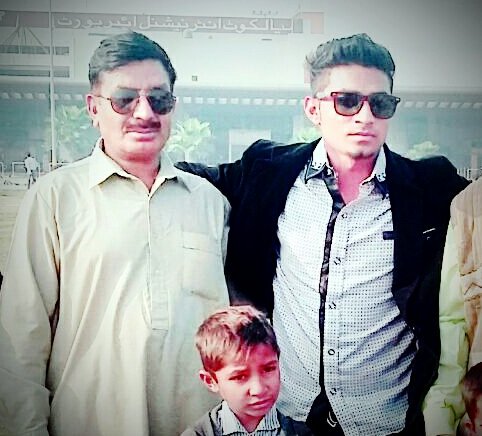 Rahil_ad1's tweet photo. My dad https://t.co/iZsDxb1oSI