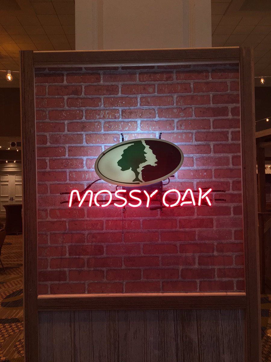 MossyOak's tweet photo. This special edition Mossy Oak sign from @NWTF_official is looking good! #NWTF2016 https://t.co/aIYRI9RtfA