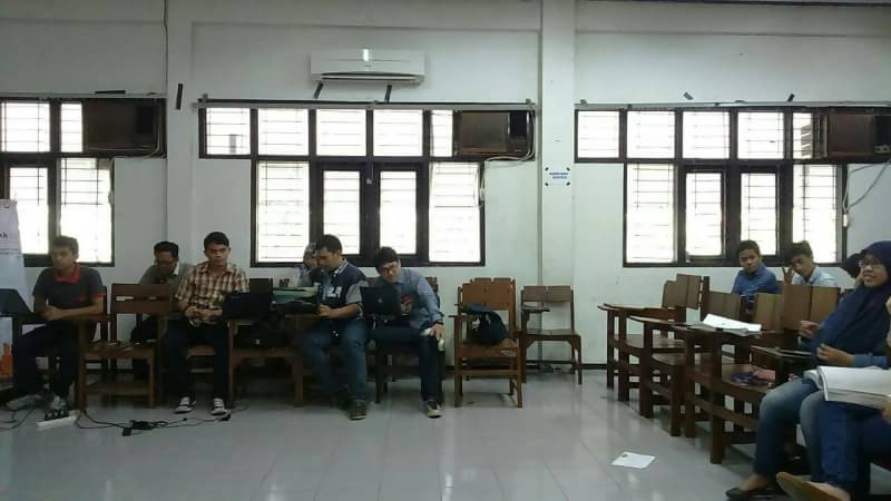 himatekkits's tweet photo. [LIVE REPORT]

Sedang berlangsung Progress Report Departement ESP yang dilaksanakan di ruang E401-E402.

#PRESP https://t.co/KHdzKwzv6B