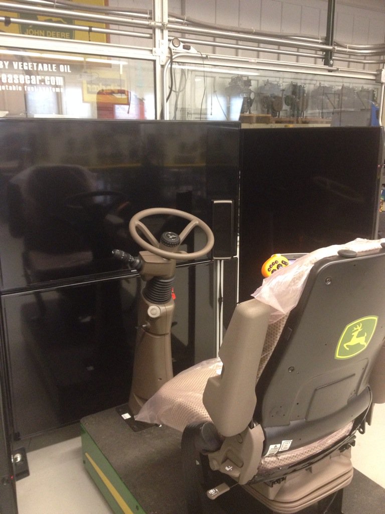 b_iman_t's tweet image. Simulators not just for flying planes! Tractors could be as high tech @JohnDeere @LifeAtPurdue #AgEngineering