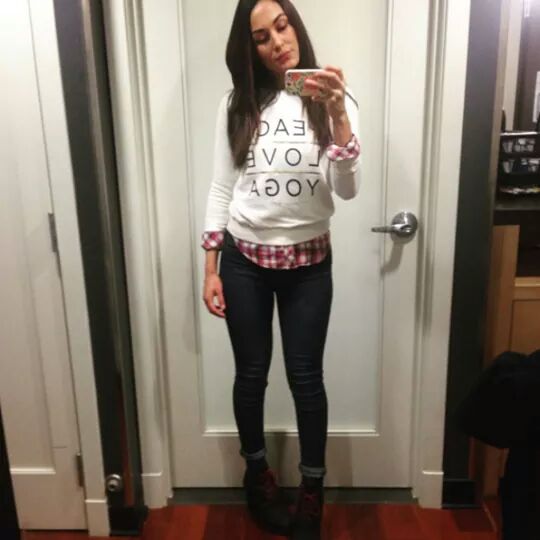 modeisa02's tweet photo. @NikkiAndBrianna @BellaTwins https://t.co/A3BfVddhmJ