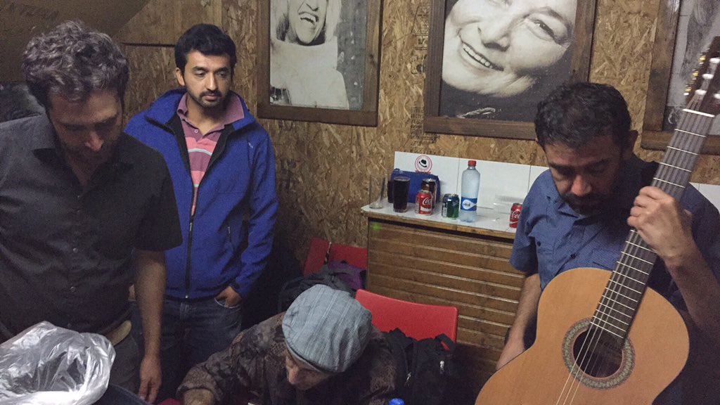 Piolasdellote's tweet photo. A minutos de estar en el escenario con cuecas todo el año #LaBodeguitadeNicanor @NicoPoble @LuchoCastillo14 @ElyLop https://t.co/BSnPb76yf0